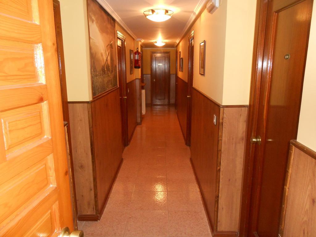 Hostal Restaurante El Abuelo Trobajo Del Camino Eksteriør bilde