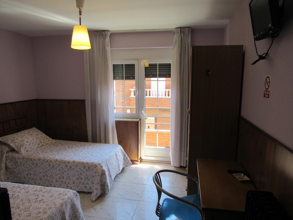 Hostal Restaurante El Abuelo Trobajo Del Camino Eksteriør bilde