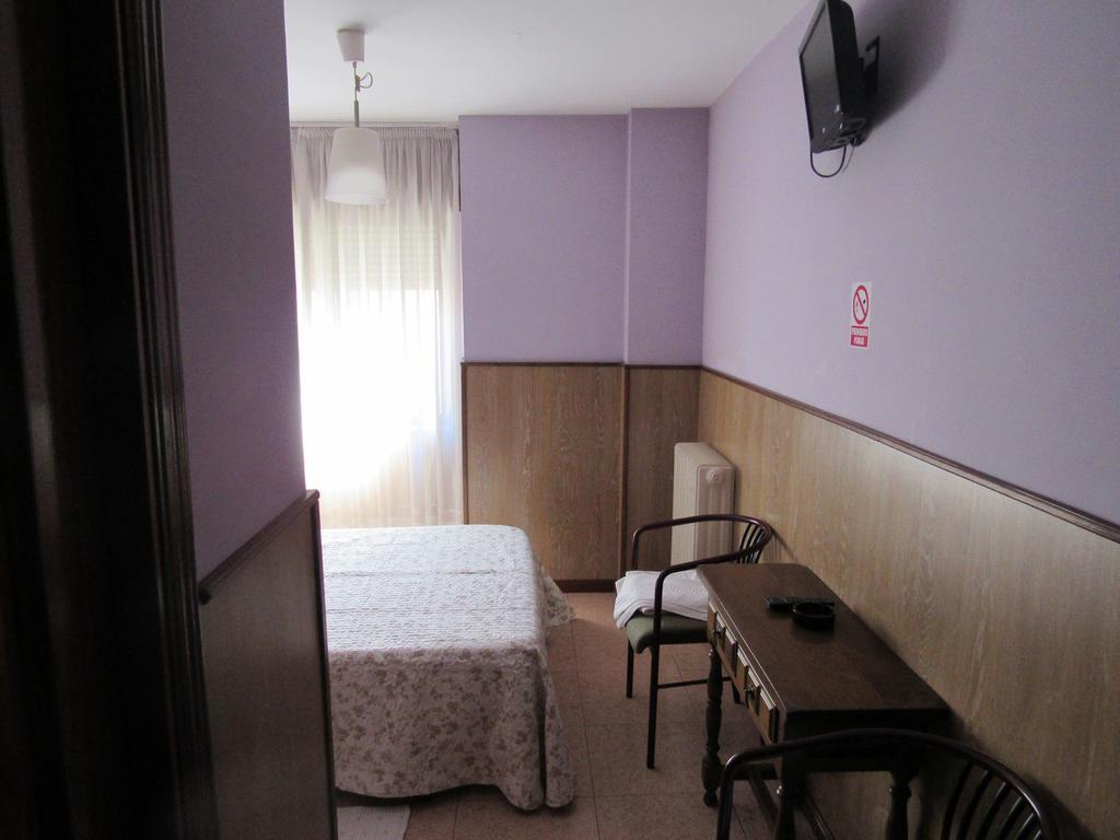 Hostal Restaurante El Abuelo Trobajo Del Camino Eksteriør bilde