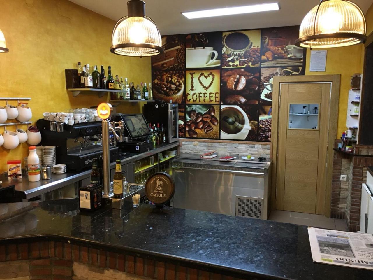 Hostal Restaurante El Abuelo Trobajo Del Camino Eksteriør bilde