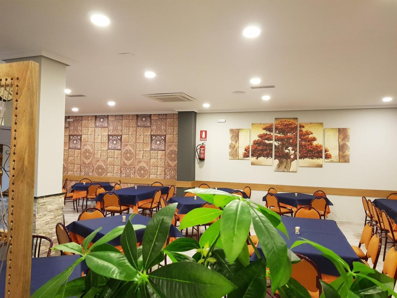 Hostal Restaurante El Abuelo Trobajo Del Camino Eksteriør bilde